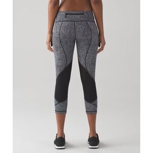 Lululemon Pace Rival Crop‎ Black and Gray Leggings Athletic Yoga Workout Pants